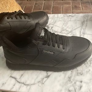 Reebok Men's, Retro Jogger Style, Slip-Resistant, Soft Toe Work Shoe